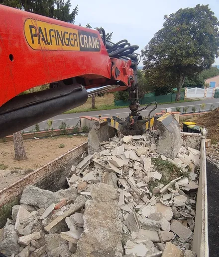 Enlèvement de gravats avec benne preneuse